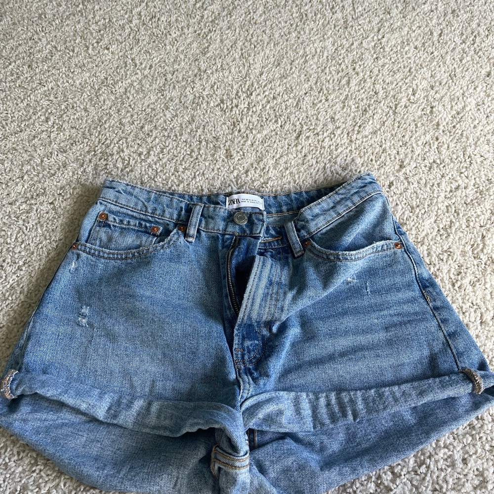 Zara high wasted denim shorts size US 6